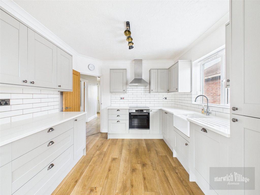 Property photo 3 of 12 Picture 3