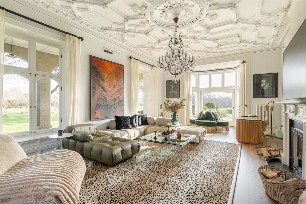 Property photo 2 of 24 Hunsdonbury