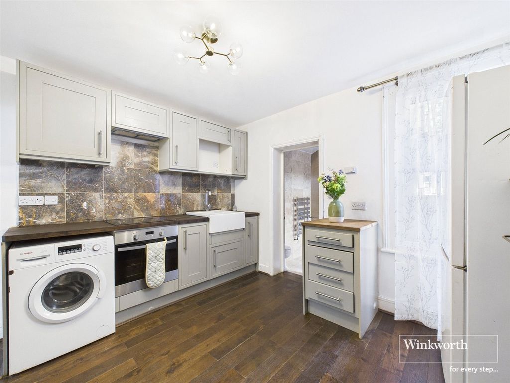 Property photo 2 of 8 Kitchen