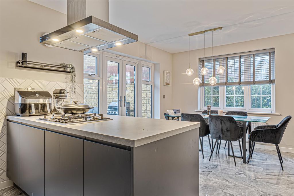 Property photo 3 of 18 1398027-15-696E342d7E35A.Jpg