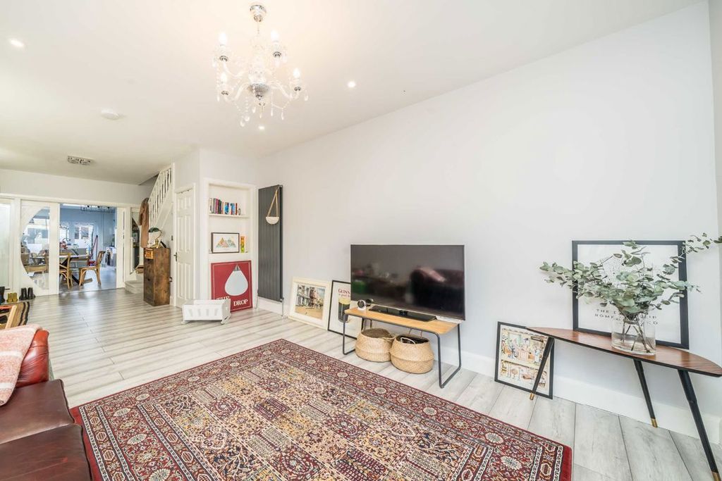 Property photo 2 of 11