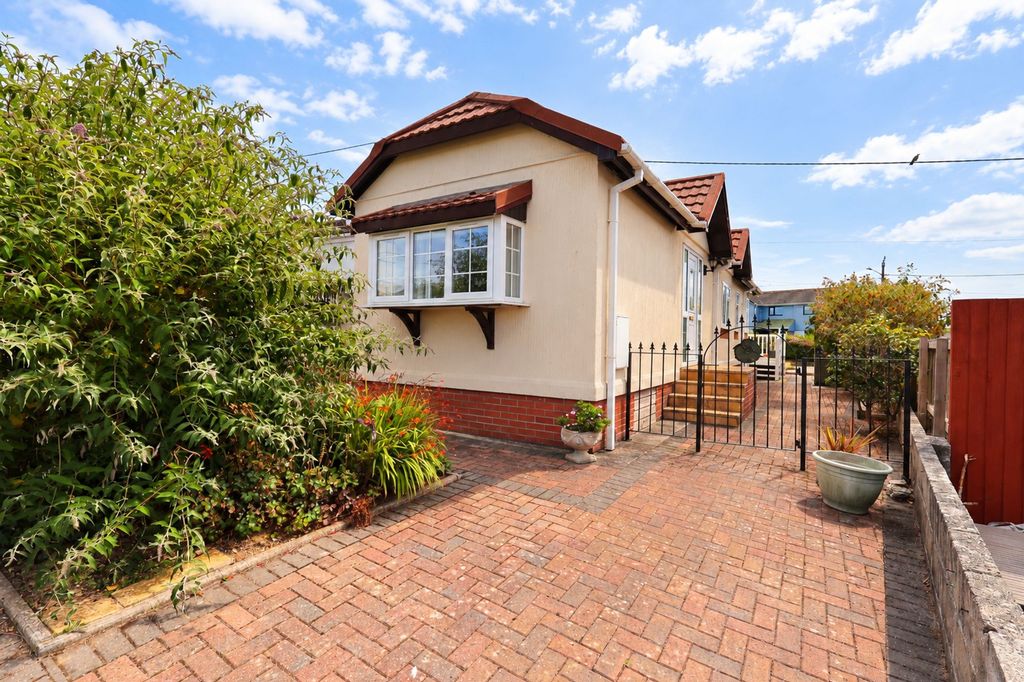 Property photo 1 of 19 External