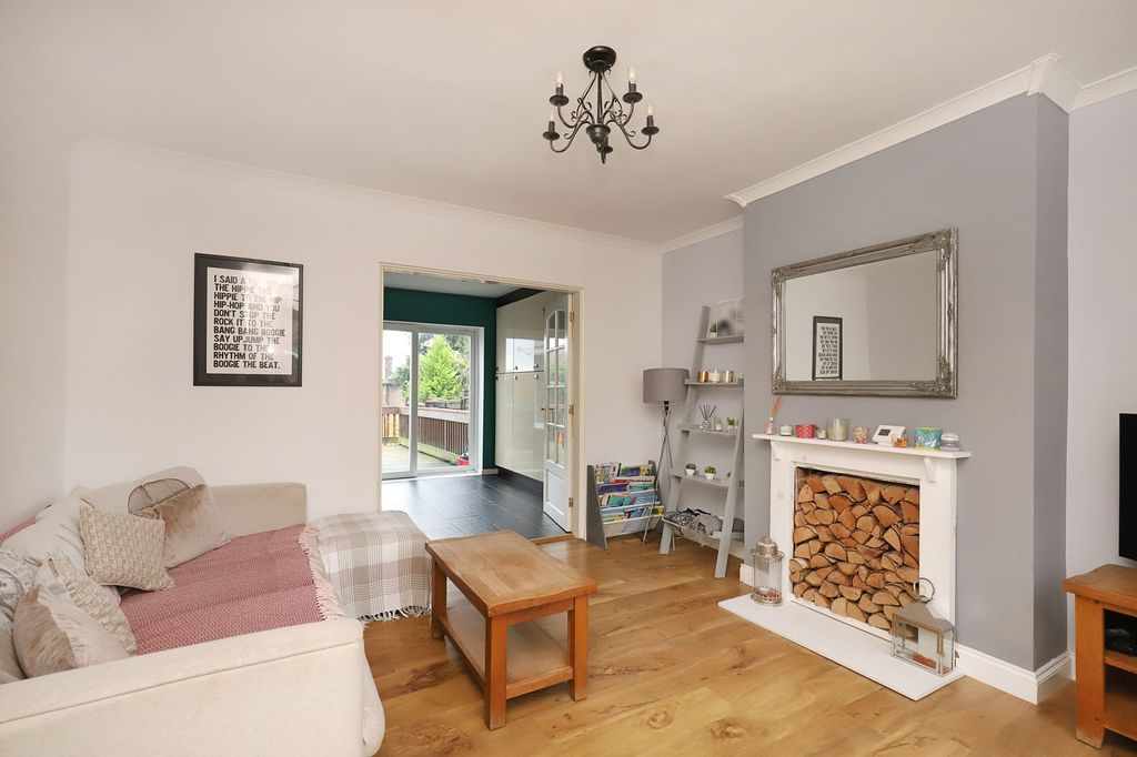 Property photo 2 of 20