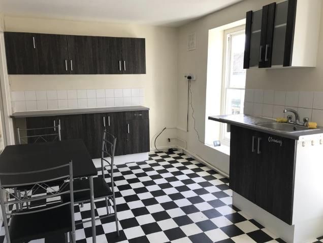 Property photo 2 of 6 Kitchen