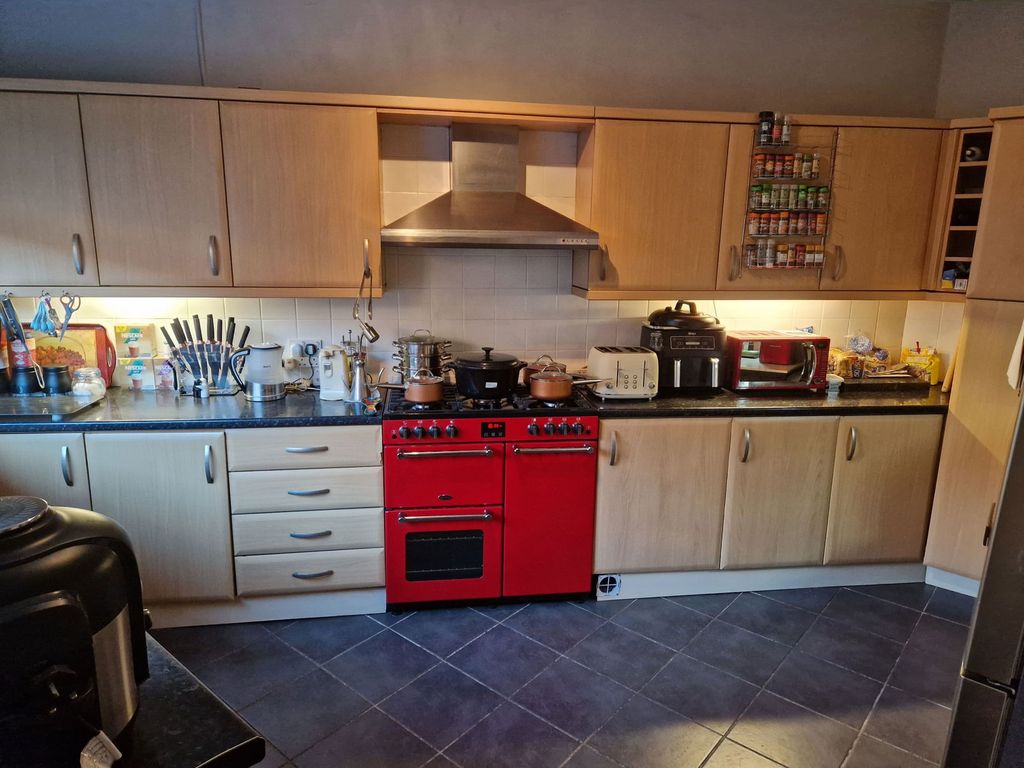 Property photo 2 of 24