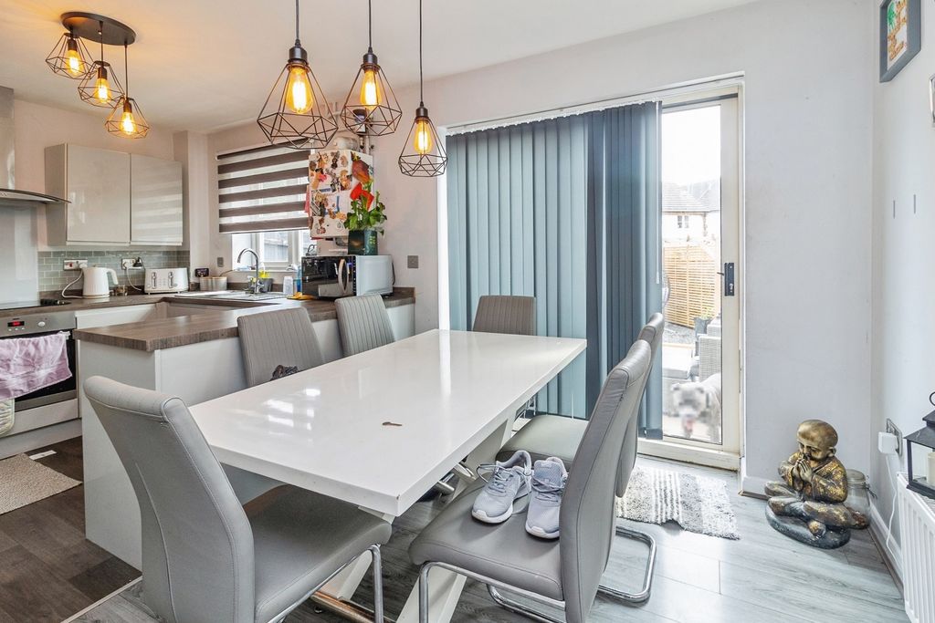 Property photo 2 of 17 Photo