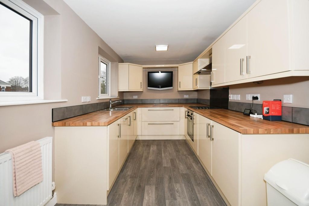 Property photo 3 of 20 Kitchen.Jpg