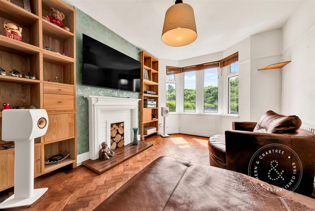 Property photo 2 of 35 Leckwith-Avenue-14.Jpg