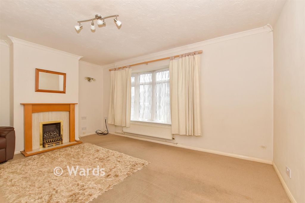 Property photo 1 of 14 Lounge
