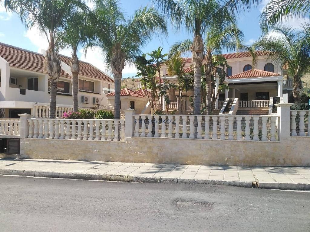 Property photo 1 of 9