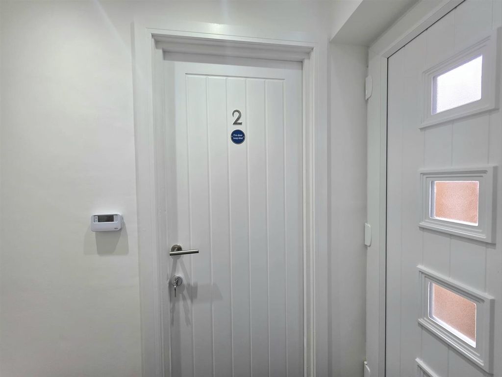 Property photo 2 of 11 Room Entrance