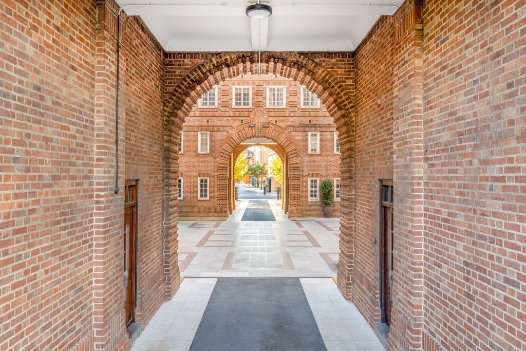 Property photo 3 of 10 Photo 2