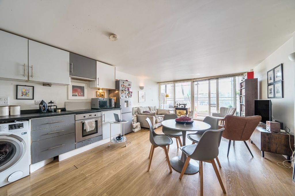Property photo 3 of 12 4423703