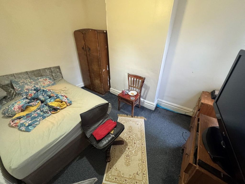 Property photo 2 of 8 Bedroom 2.Jpg