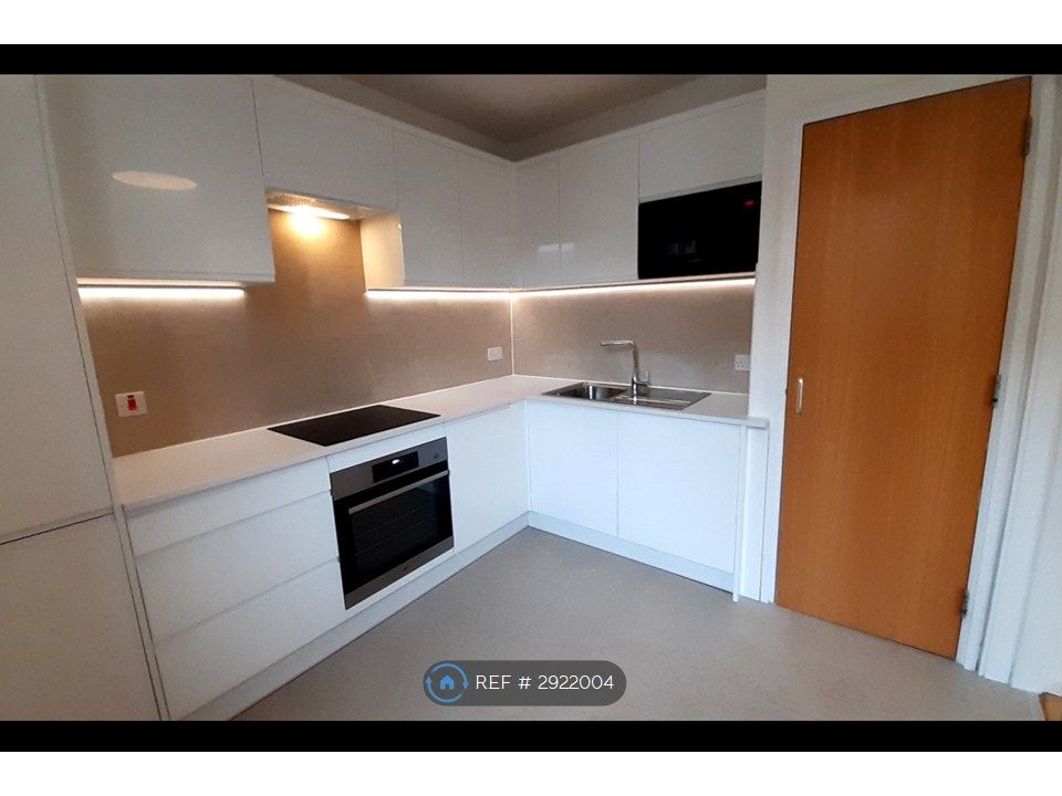 Property photo 3 of 19 Kitchen