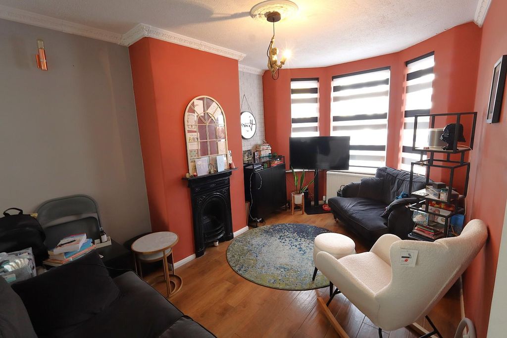 Property photo 3 of 11 Lounge Area