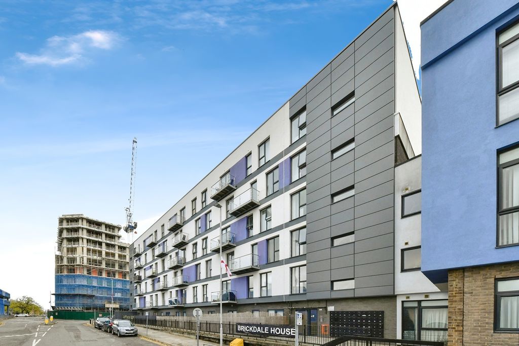 Property photo 2 of 17 Front