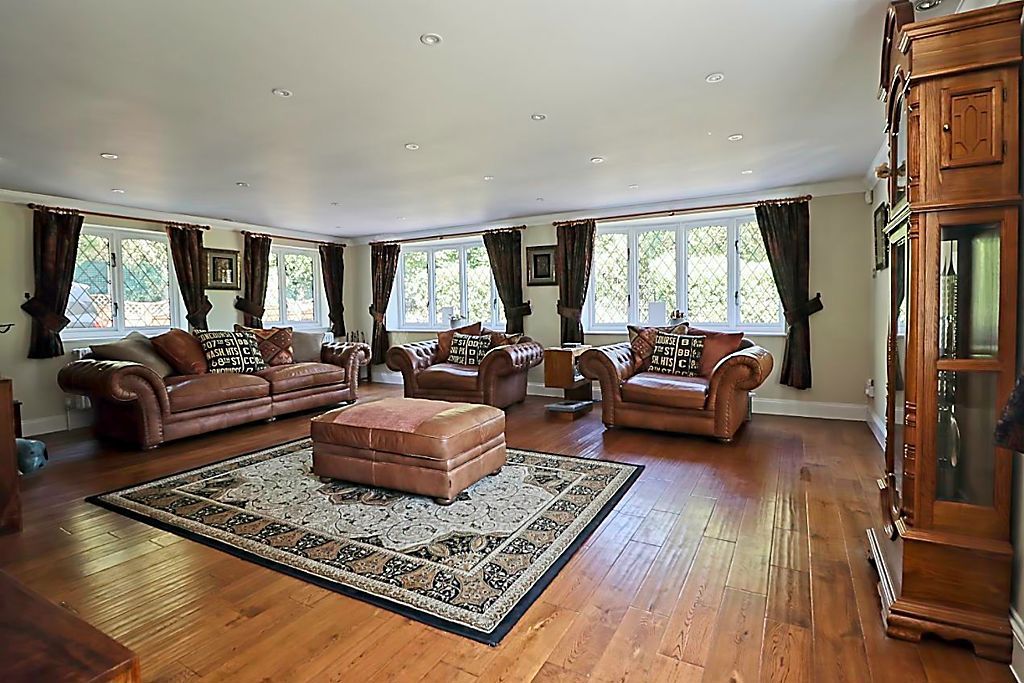 Property photo 3 of 46 Living Room