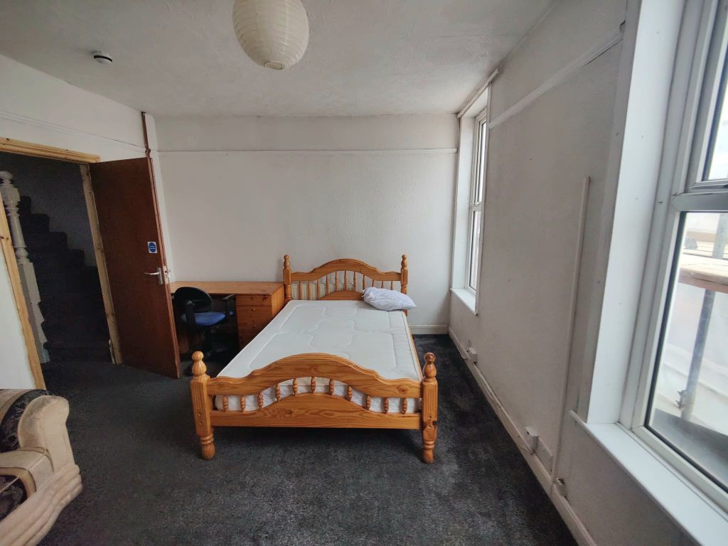 Property photo 2 of 33