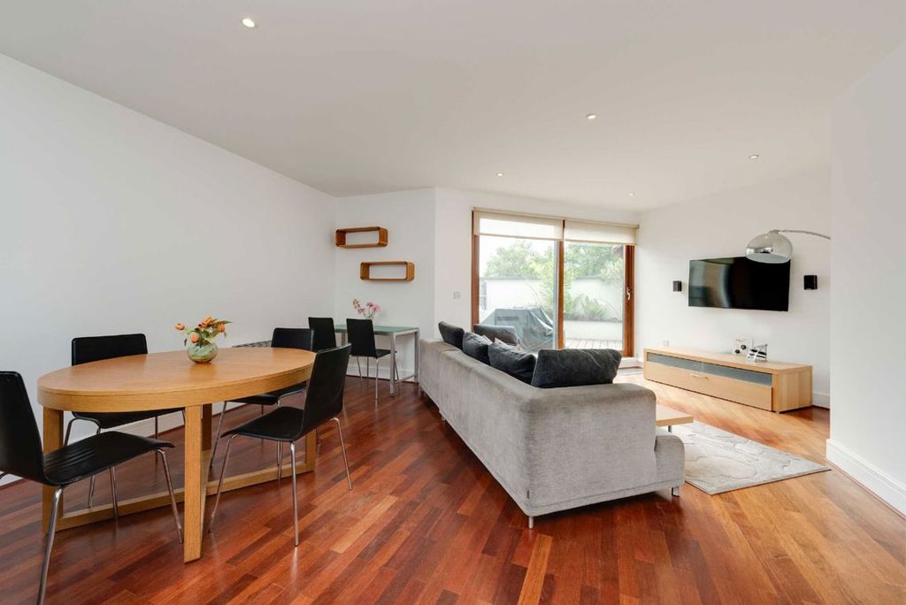 Property photo 2 of 11