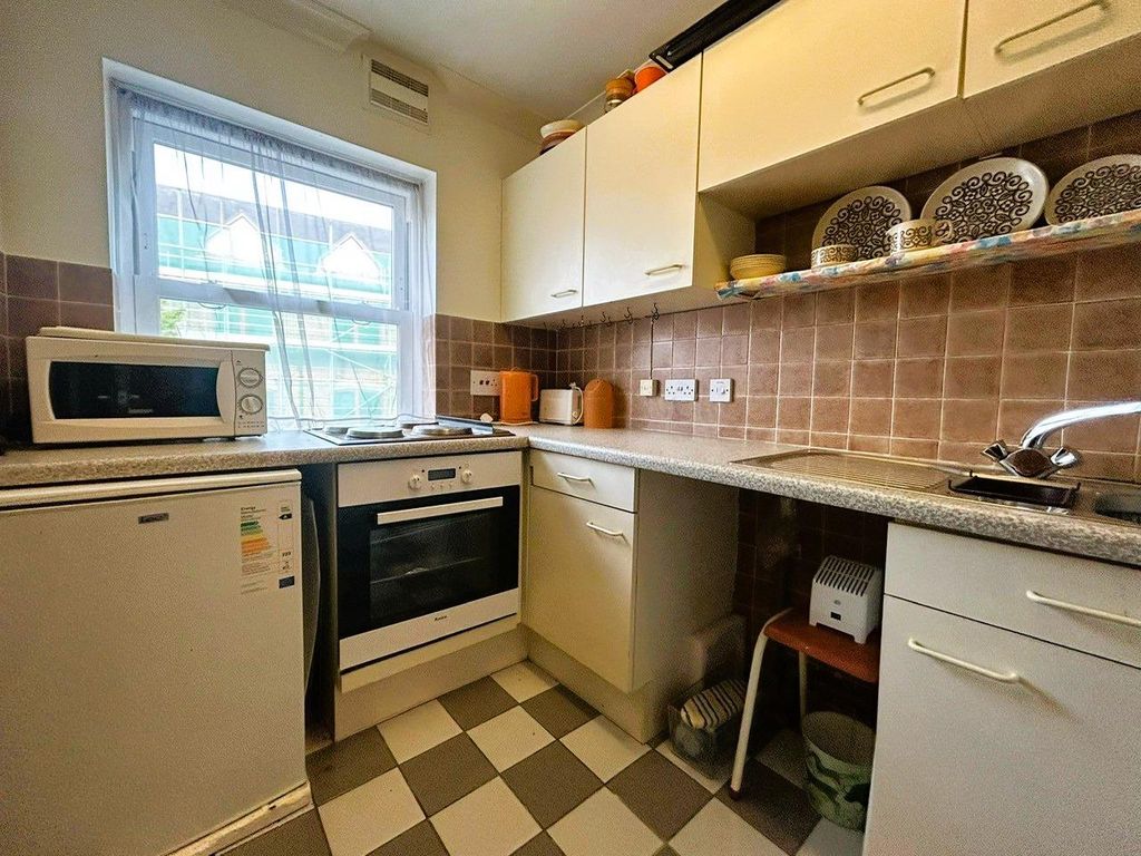 Property photo 3 of 9 Kitchen.Jpg