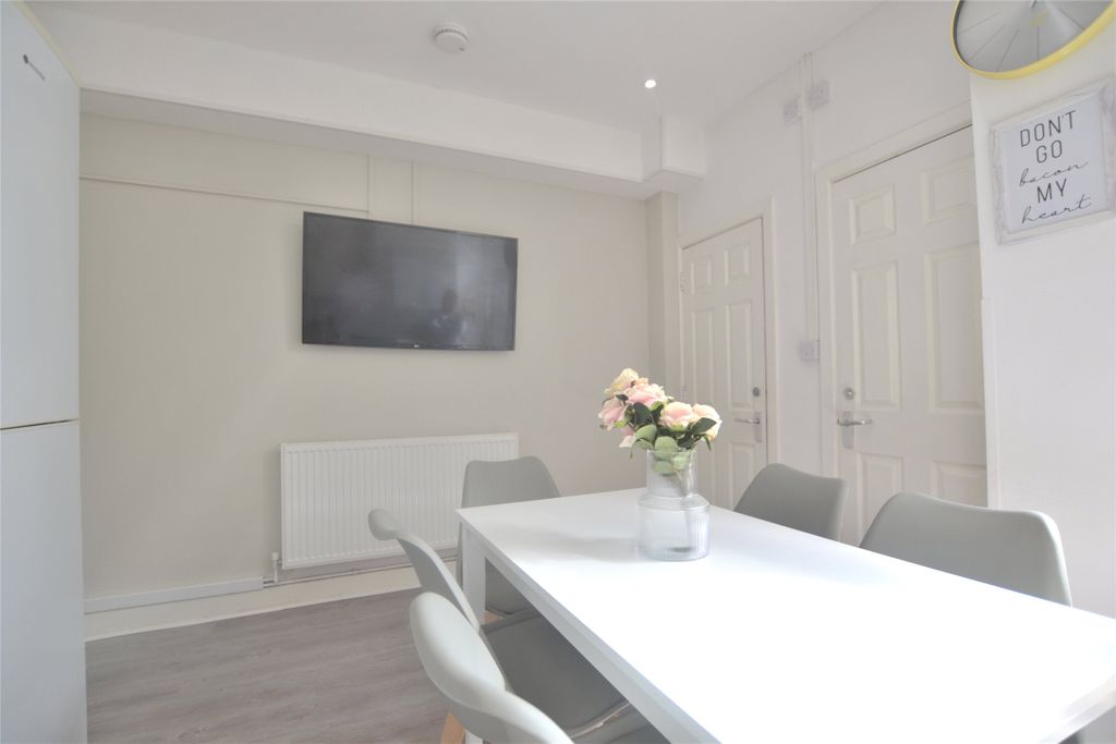 Property photo 3 of 20 Kitchen