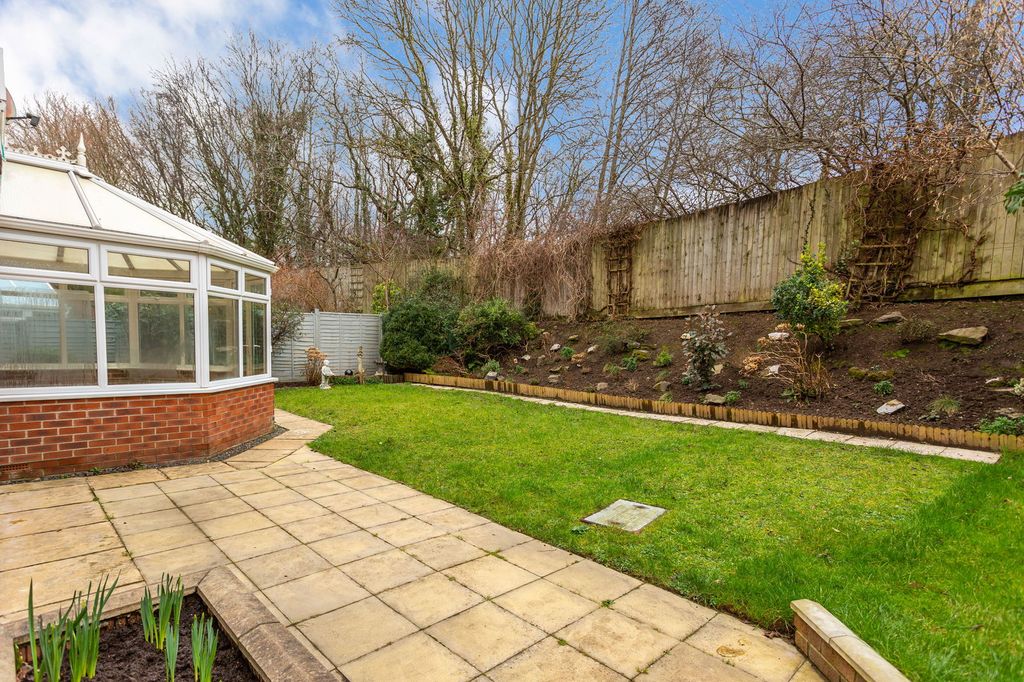 Property photo 2 of 26