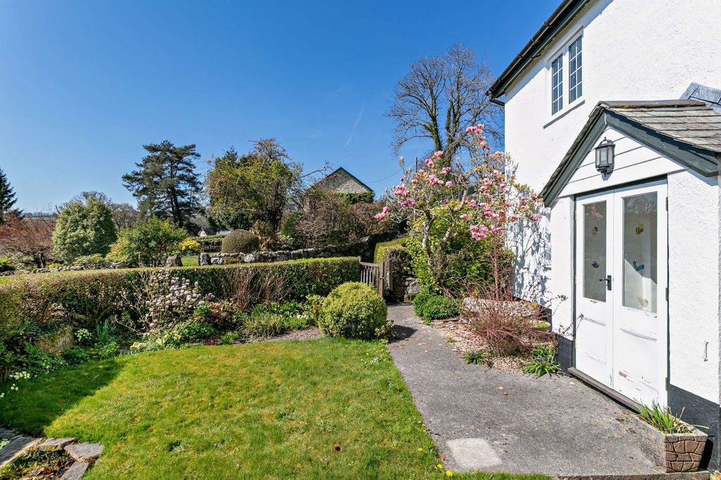 Property photo 3 of 16 Garden