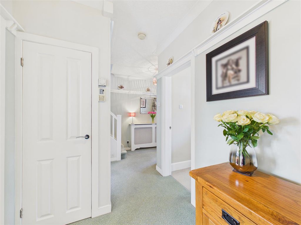 Property photo 3 of 25 Entrance Hallway