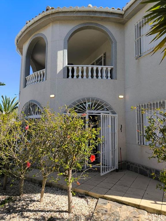 Property photo 2 of 27