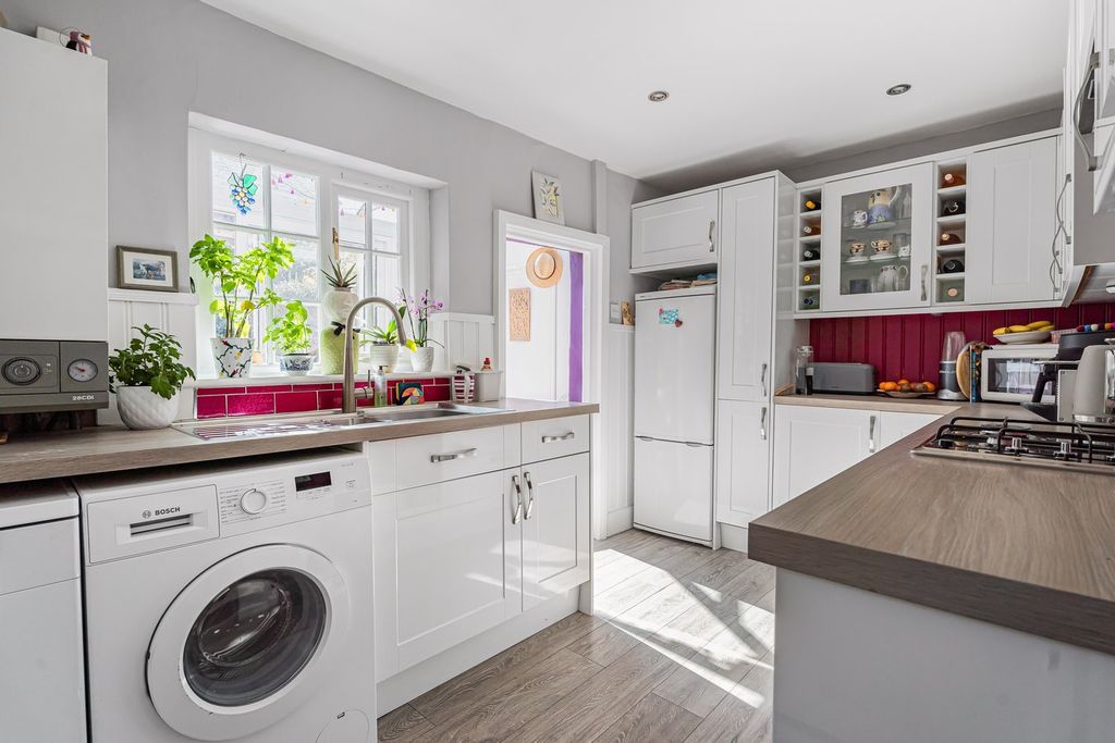 Property photo 3 of 20