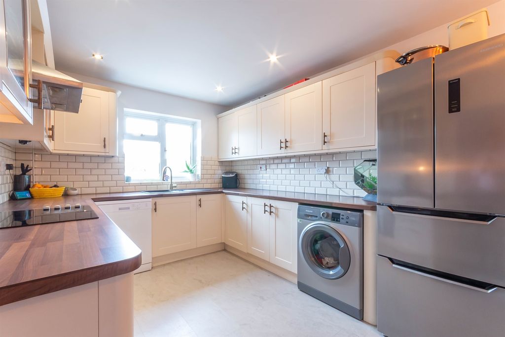 Property photo 3 of 16 Kitchen Diner