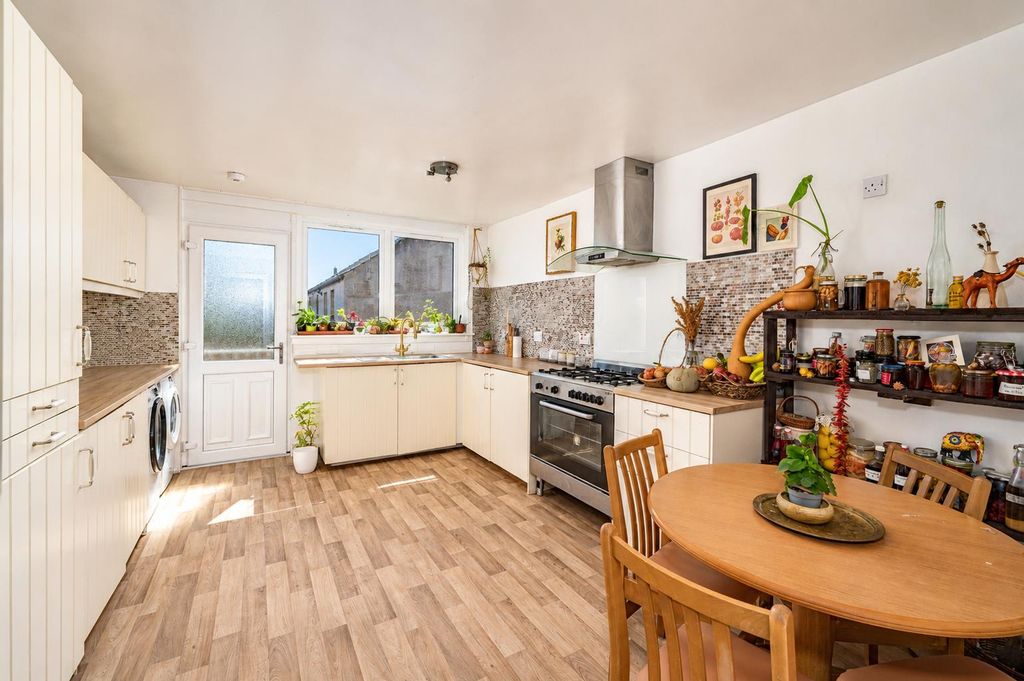 Property photo 2 of 16 18 Ladywell Avenue Dundee-5.Jpg