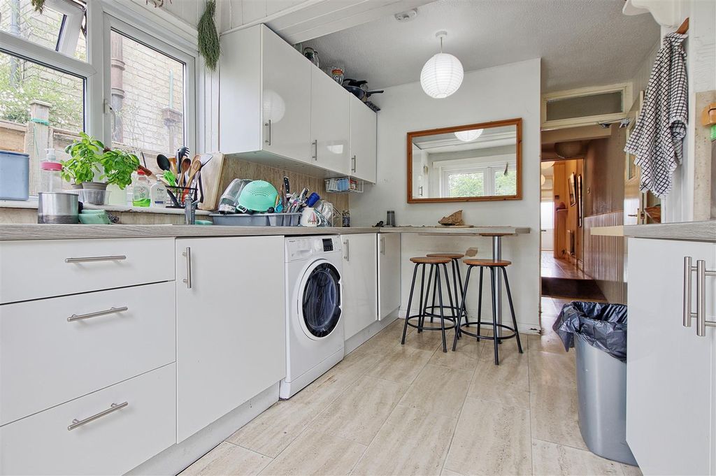 Property photo 2 of 11 Kitchen.Jpg