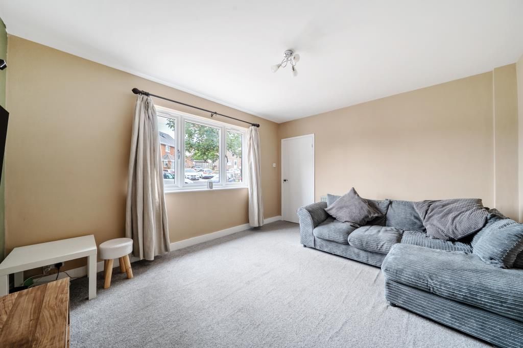 Property photo 3 of 20 Lounge