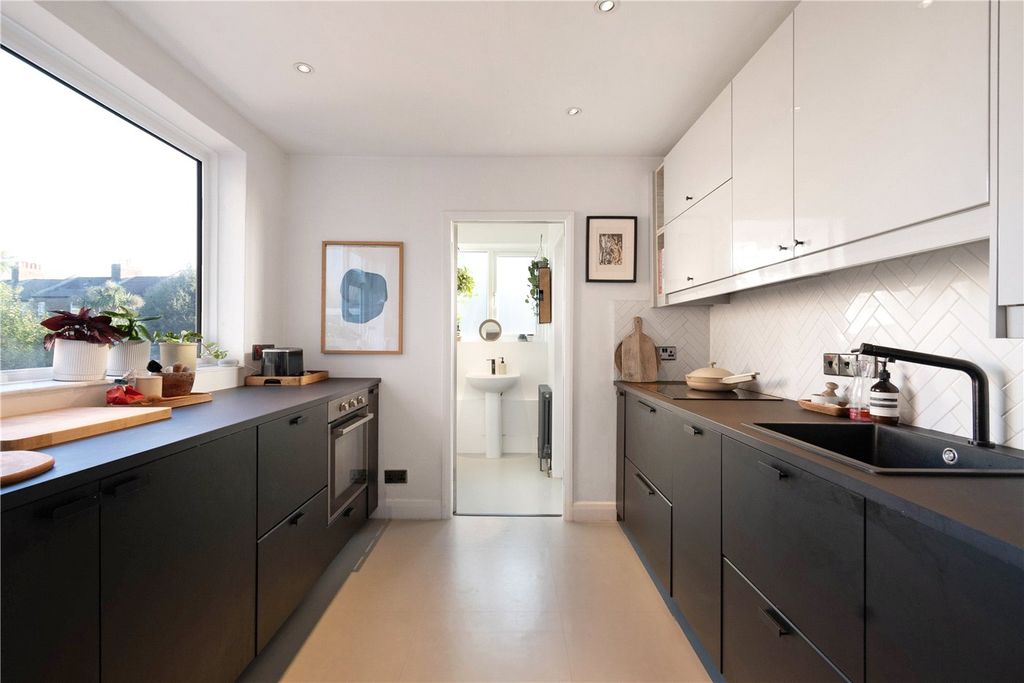 Property photo 3 of 14 Kitchen