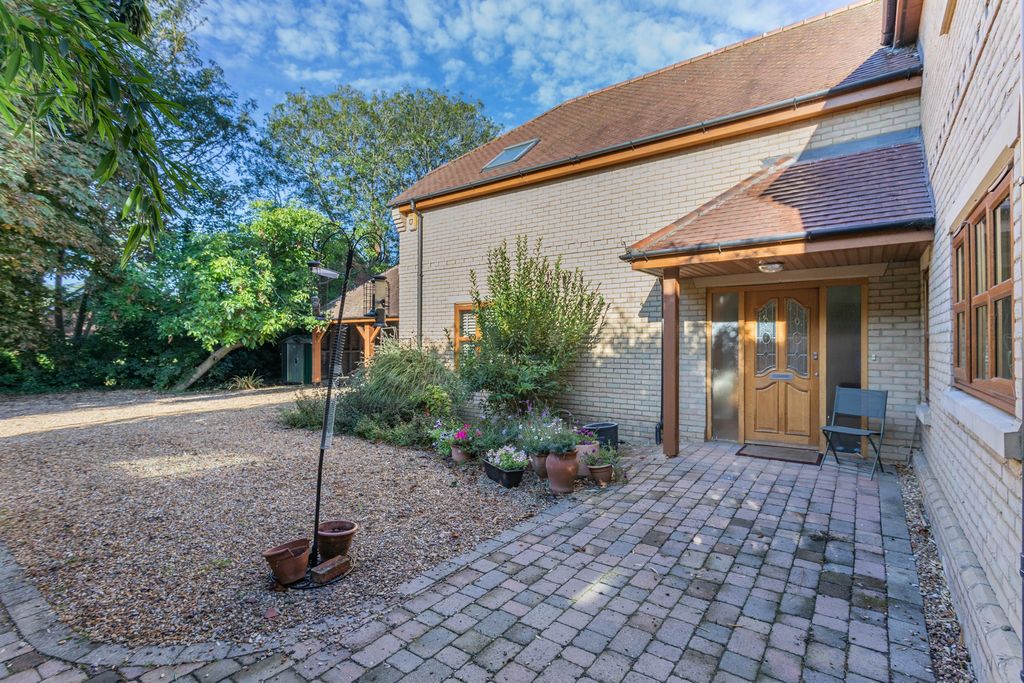 Property photo 3 of 17