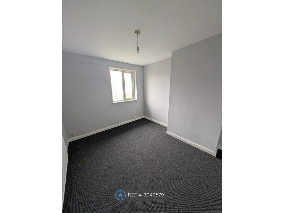Property photo 3 of 8 Rear Double Bedroom