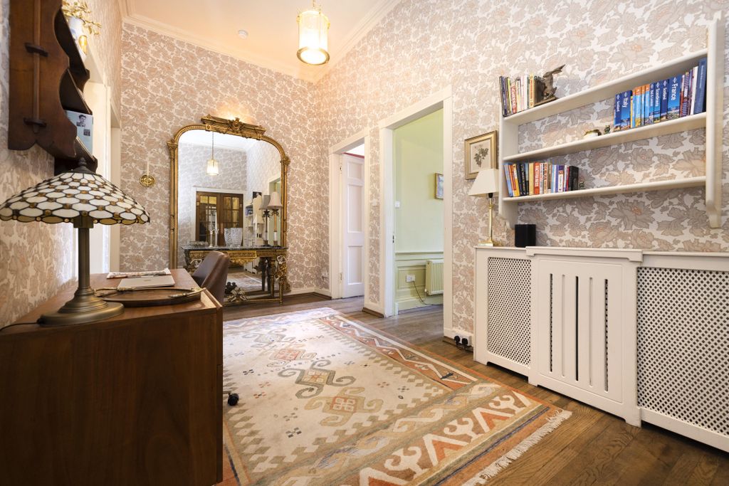 Property photo 2 of 35