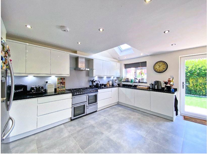 Property photo 2 of 13 Picture No. 17