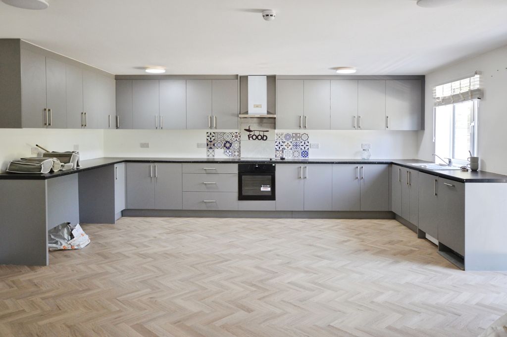 Property photo 2 of 10 117E5602-Kitchen