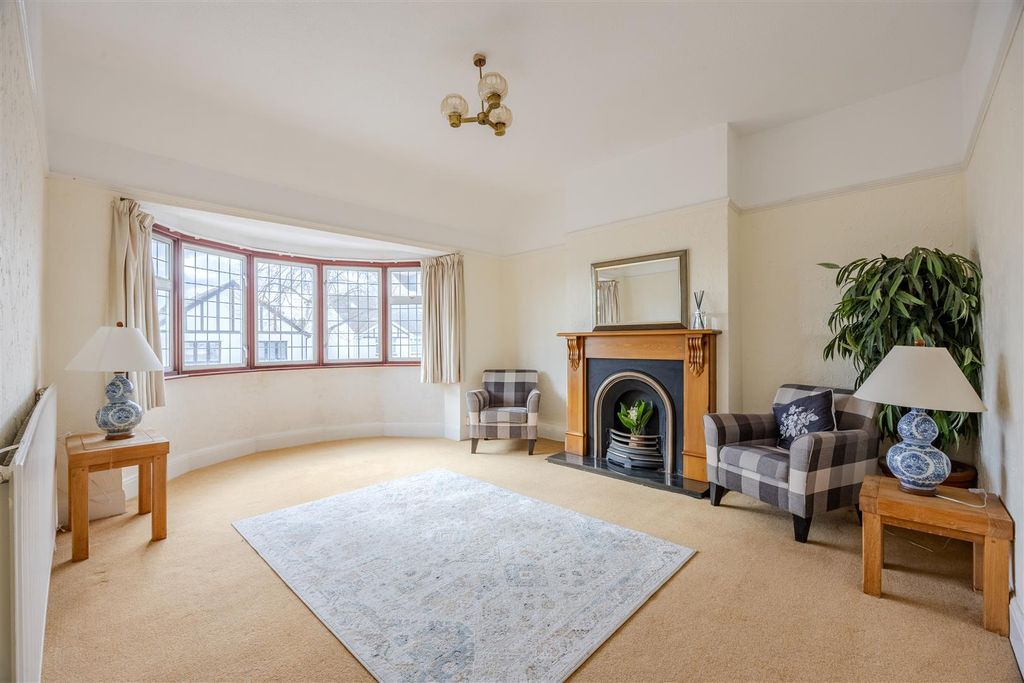 Property photo 2 of 19 Lounge