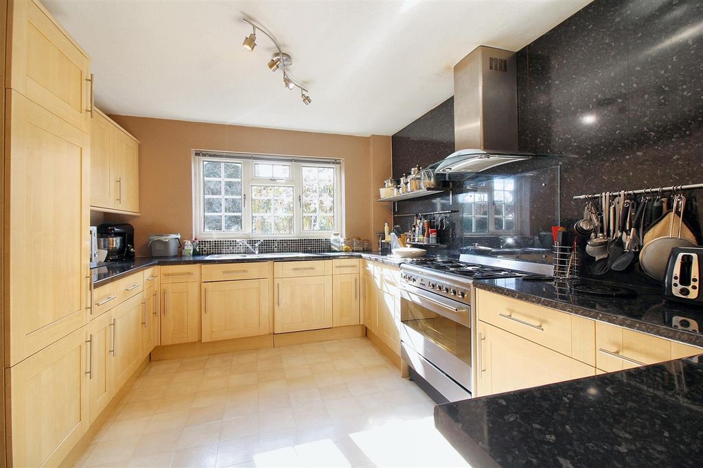 Property photo 2 of 18 7.Jpg
