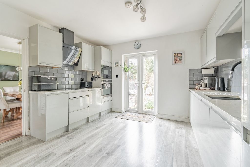 Property photo 1 of 26 4962541