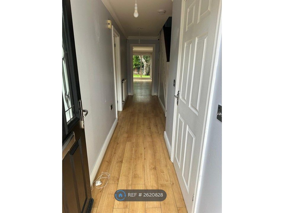 Property photo 3 of 19 Hallway