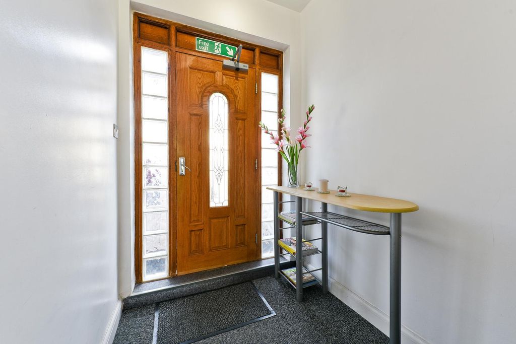 Property photo 2 of 45