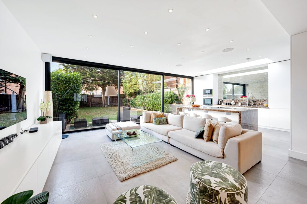 Property photo 1 of 21