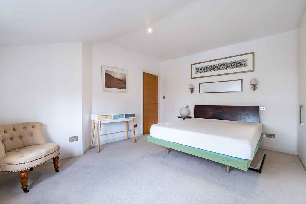 Property photo 3 of 13 Main Bedroom