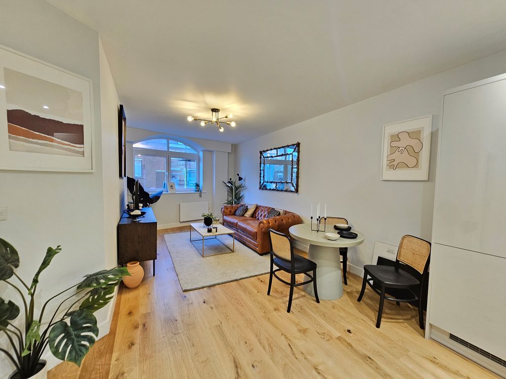 Property photo 2 of 6 Living Room