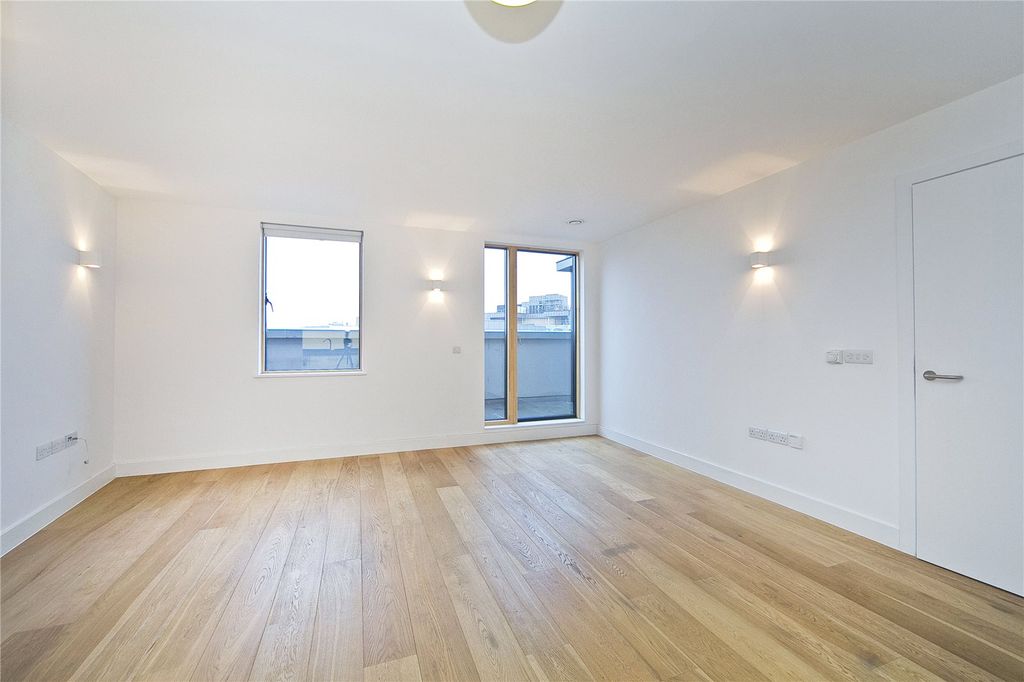 Property photo 2 of 10 Open Plan